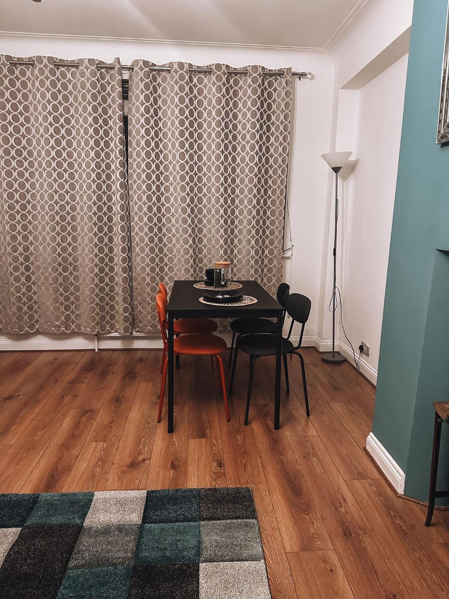 Cosy 2 Bedroom Apartment In Swiss Cottage. لندن المظهر الخارجي الصورة
