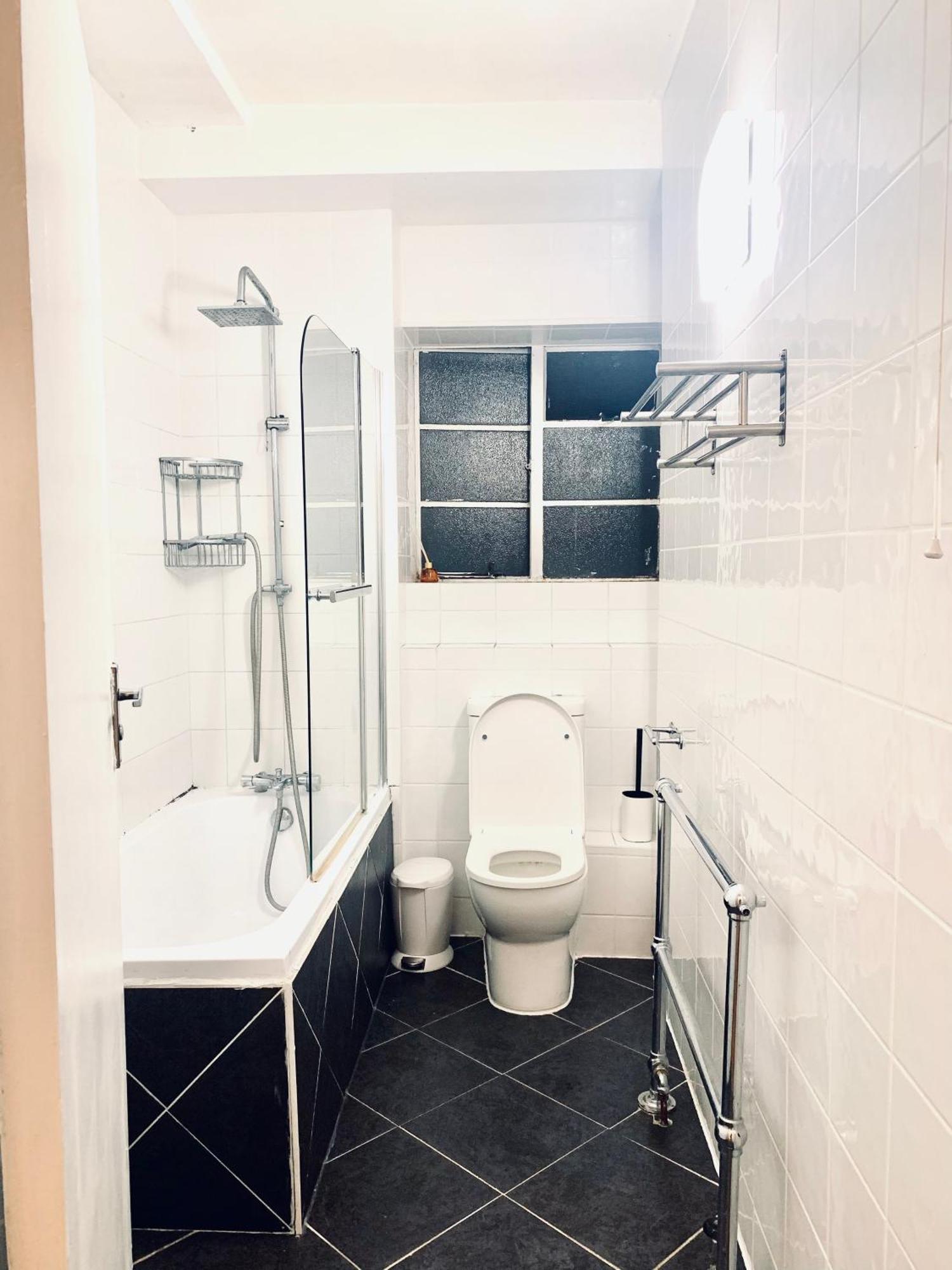 Cosy 2 Bedroom Apartment In Swiss Cottage. لندن المظهر الخارجي الصورة