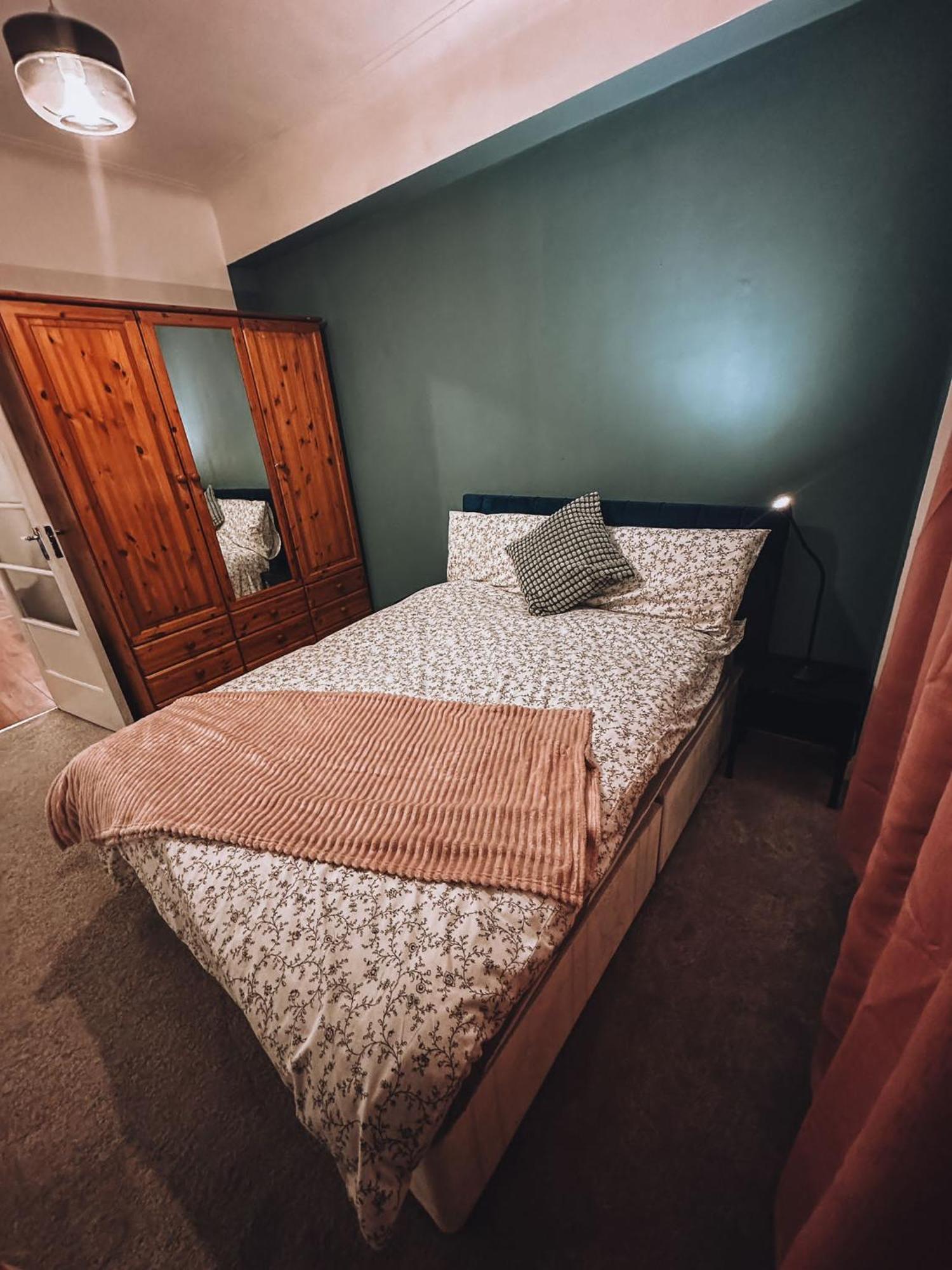 Cosy 2 Bedroom Apartment In Swiss Cottage. لندن المظهر الخارجي الصورة