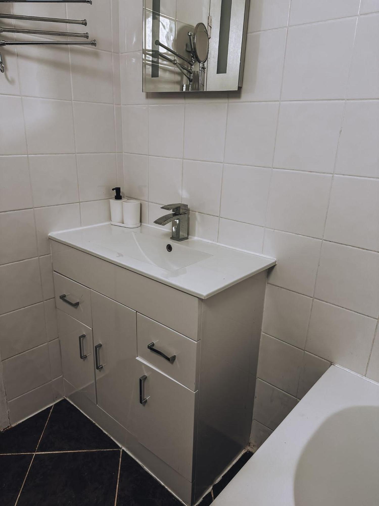 Cosy 2 Bedroom Apartment In Swiss Cottage. لندن المظهر الخارجي الصورة